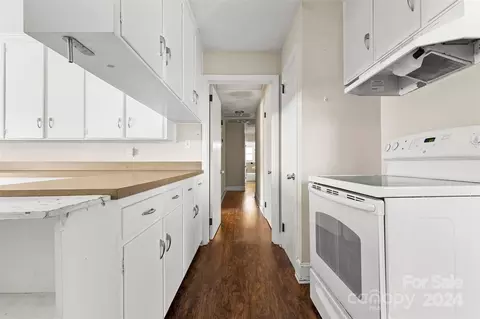 Entry Way - 1010 E Franklin St, Monroe, NC 28112 photo 1 of 2