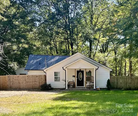 2421 Finchley Dr, Charlotte, NC 28215