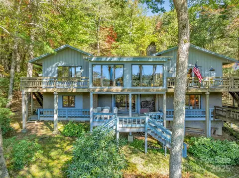 636 Cherokee Trce, Lake Toxaway, NC 28747