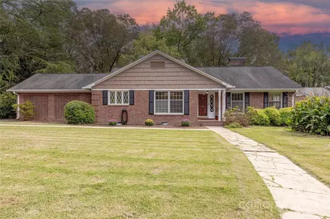 810 Regency Dr, Charlotte, NC 28211