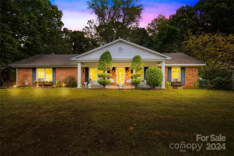 353 W Lowrance Ave, Mooresville, NC 28115