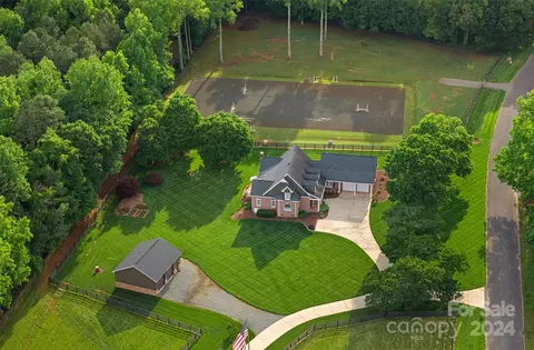 16500 Blackberry Hills Dr, Midland, NC 28107