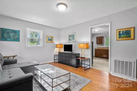 Living - 1101 Wayside St, High Point, NC 27260 photo 2 of 3