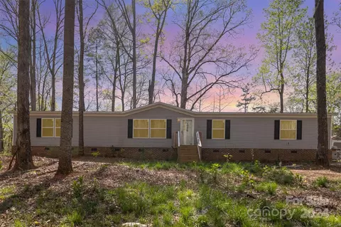 1150 Smith Woods Ln, Hickory Grove, SC 29717
