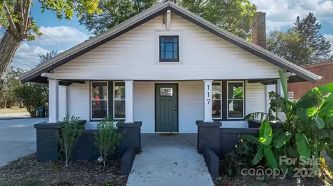 117 E B St, Newton, NC 28658