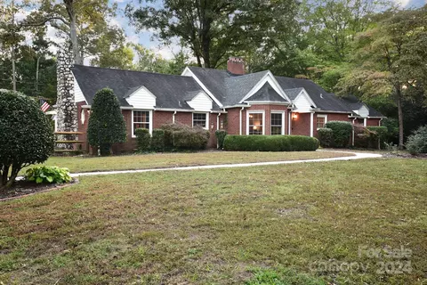 592 Biscoe Rd, Troy, NC 27371