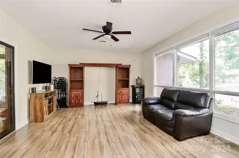 Living - 401 Pinecroft Ln, Spencer, NC 28159 photo 3 of 3
