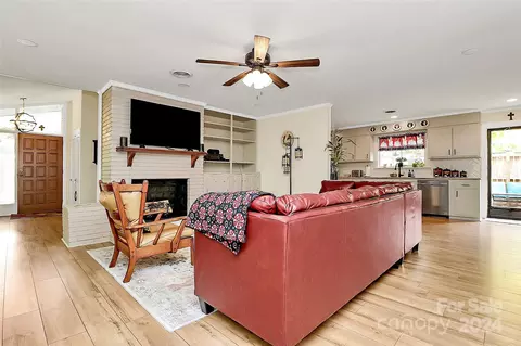 Living - 401 Pinecroft Ln, Spencer, NC 28159 photo 1 of 3