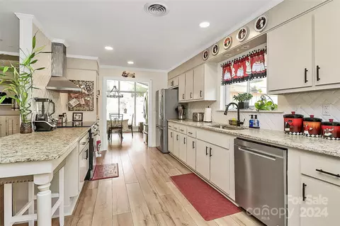 401 Pinecroft Ln, Spencer, NC 28159