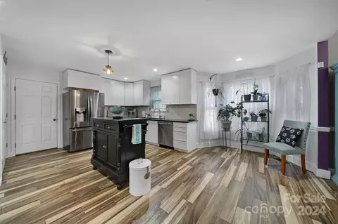 9114 Windjammer Dr, Tega Cay, SC 29708 photo 5