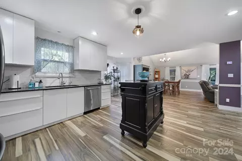 9114 Windjammer Dr, Tega Cay, SC 29708 photo 7