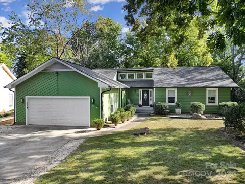 9114 Windjammer Dr, Tega Cay, SC 29708