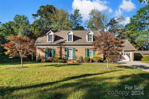 122 Pinecrest Dr, Marion, NC 28752