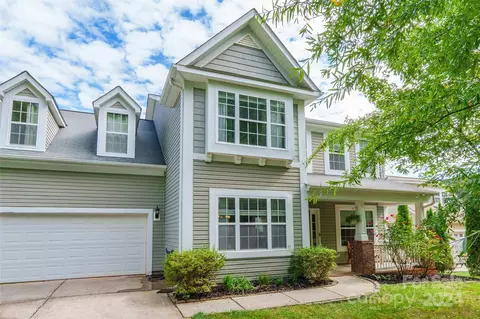 5402 Colonial Garden Dr, Huntersville, NC 28078