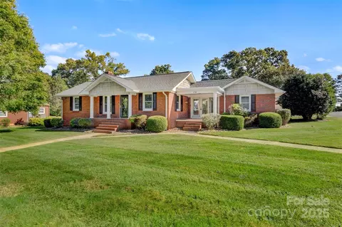 114 34th Nw St NW, Hickory, NC 28601