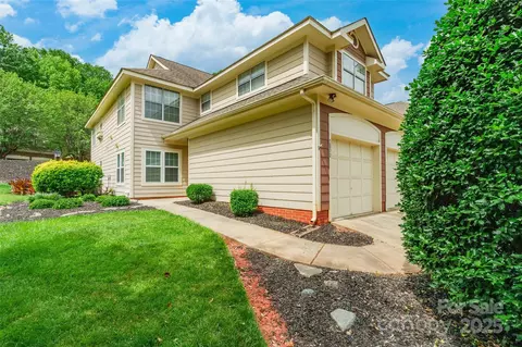 5832 Amity Springs Dr, Charlotte, NC 28212