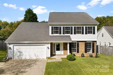 3516 Mallard Cove Ct, Charlotte, NC 28269