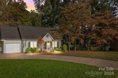 2511 Applegate Dr, Concord, NC 28027