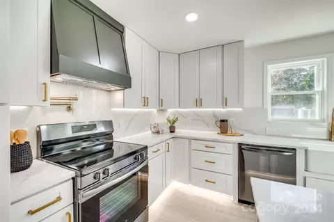 4006 Windward Dr, Tega Cay, SC 29708 photo 9