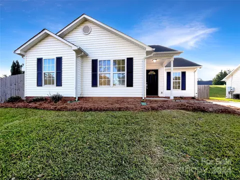 1205 Eagle Ridge Dr, Charlotte, NC 28214