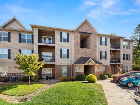 142 Brickton Village 304 Cir #304, Fletcher, NC 28732