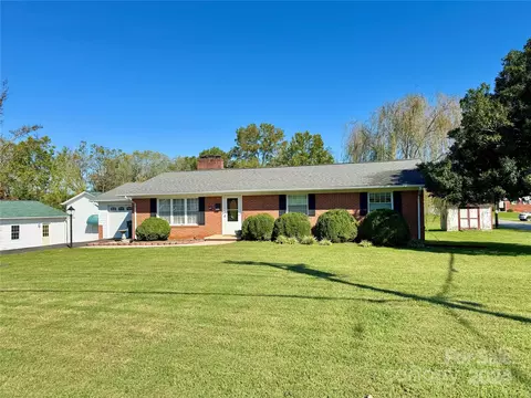 117 E Main St, Jonesville, NC 28642