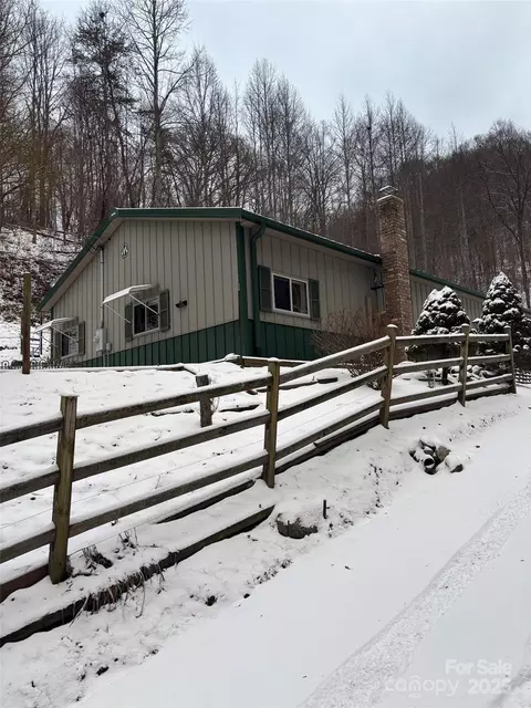 271 Rigsby Rd, Marshall, NC 28753