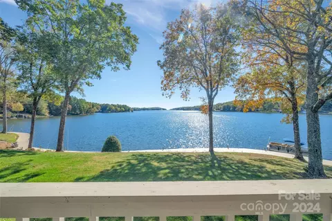 80 Toxaway Shrs #9, Lake Toxaway, NC 28747