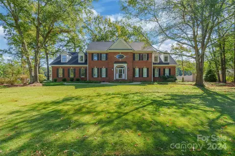 1883 Farrow Dr, Rock Hill, SC 29732