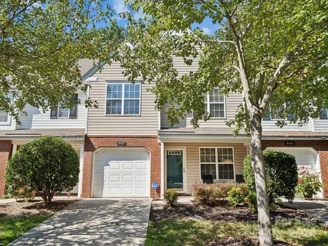 8010 Christmas Ct, Charlotte, NC 28216