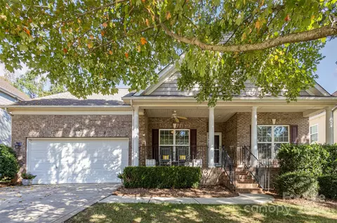 8112 Penman Springs Dr, Waxhaw, NC 28173