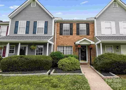 8226 Golf Ridge Dr, Charlotte, NC 28277