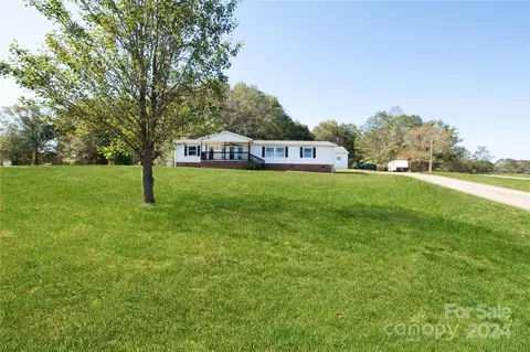 1375 Woodend Ln, Clover, SC 29710