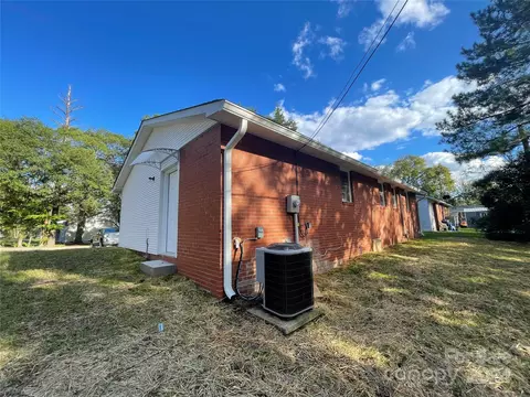 Exterior - 988 Chaffee Rd, Lancaster, SC 29720 photo 2 of 3