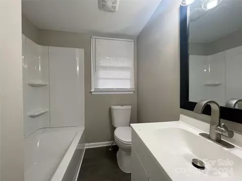 Bath - 988 Chaffee Rd, Lancaster, SC 29720 photo 1 of 1
