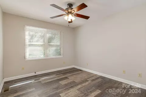 Bedroom - 94 Winners Cir, Tryon, NC 28782 photo 4 of 5