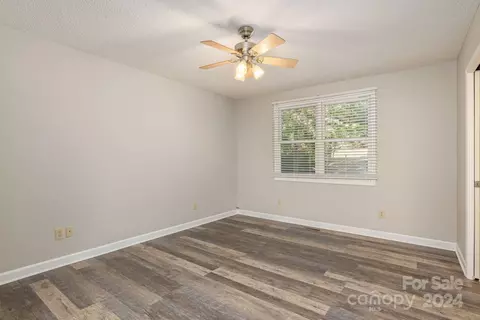 Bedroom - 94 Winners Cir, Tryon, NC 28782 photo 2 of 5