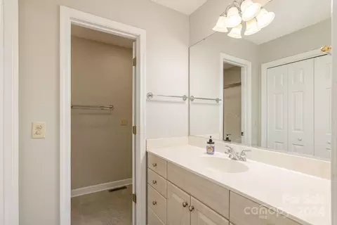 Bath - 94 Winners Cir, Tryon, NC 28782 photo 1 of 3