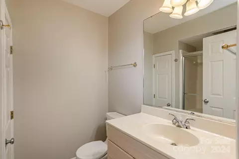 Bath - 94 Winners Cir, Tryon, NC 28782 photo 3 of 3