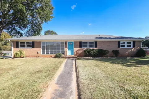 1236 Landsdowne Dr, Gastonia, NC 28054