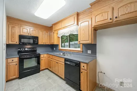 1014 E Meadow Dr, Lancaster, SC 29720 photo 4