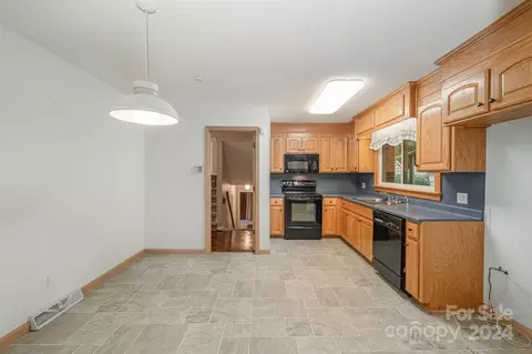 1014 E Meadow Dr, Lancaster, SC 29720 photo 3
