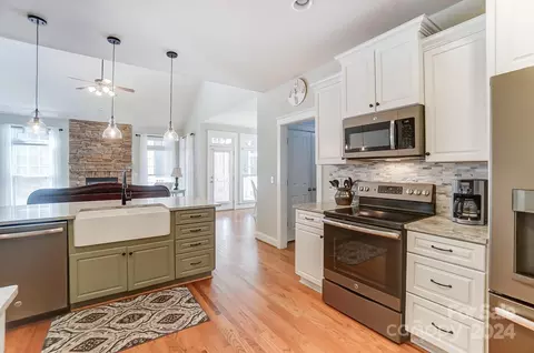 Kitchen - 169 Mills Ln, Fort Mill, SC 29708 photo 2 of 3