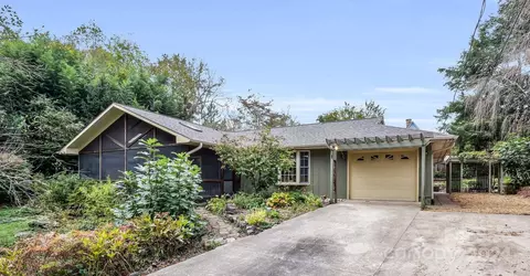 134 Grove St, Brevard, NC 28712