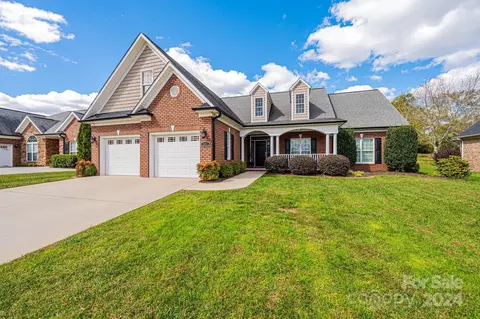 3057 17th Street Ne Ln NE, Hickory, NC 28601