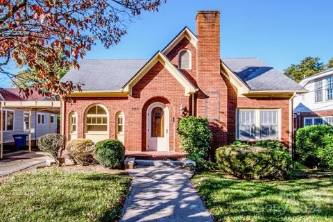 223 N Oak St, Statesville, NC 28677