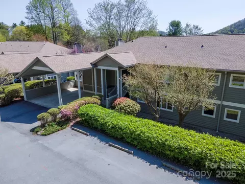 301 Golfside Dr, Flat Rock, NC 28731 photo 2