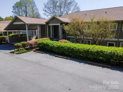 301 Golfside Dr, Flat Rock, NC 28731