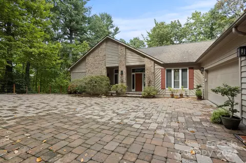 325 Silent Rise Ln, Flat Rock, NC 28731