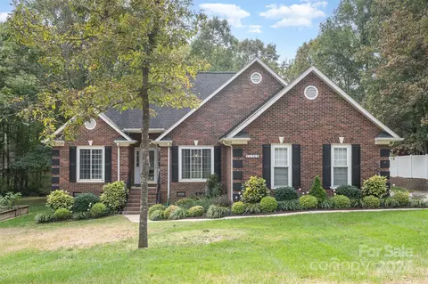 2364 Mill House Ln, Matthews, NC 28104